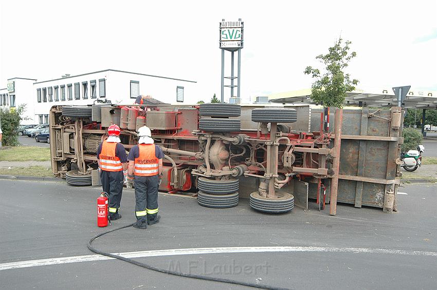 LKW umgestuerzt SVG Eifeltor Rondorf Fotos Fuchs D92.jpg